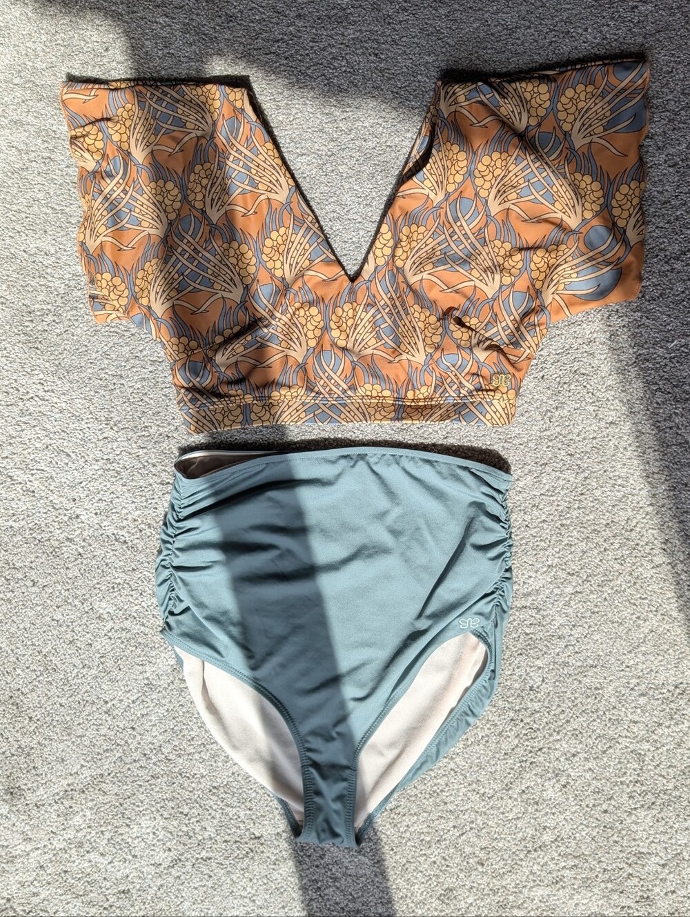 Albion Floral V-Neck Crop Top with Teal High-Waist Bottoms - Picture 3 of 6